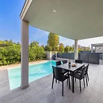 Prestige Villa *