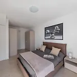Prestige Villa *